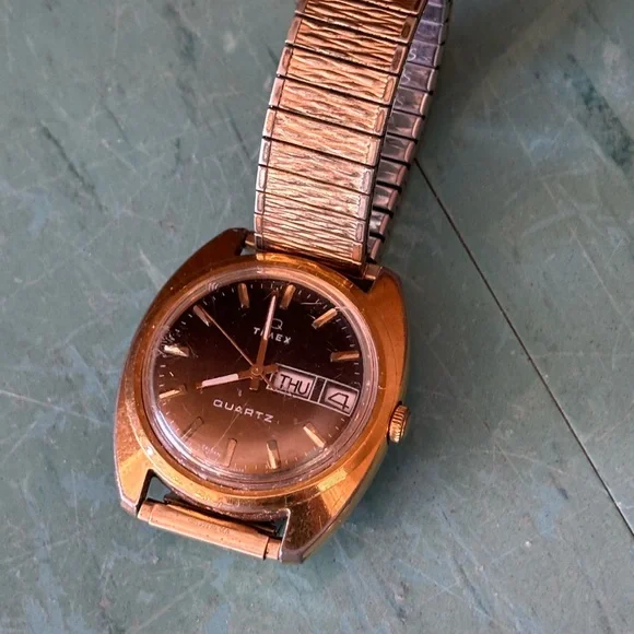 Vintage Timex 1970’s Q Quartz Men’s Watch – Brown Dial, Day-Date, Parts/Repair - Picture 2 of 6